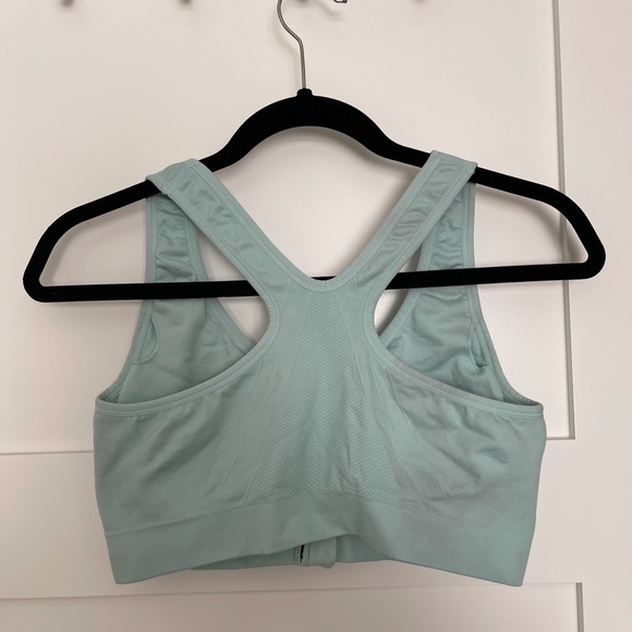 Light Blue Sports Bra 🦋 - Picture 3 of 8